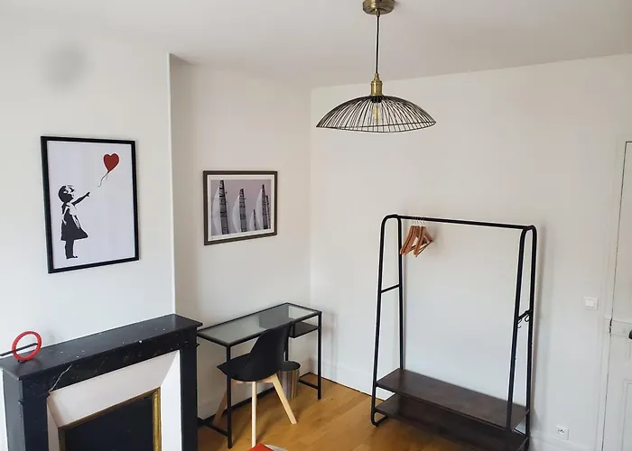 Bed & Breakfast Guest - R&m